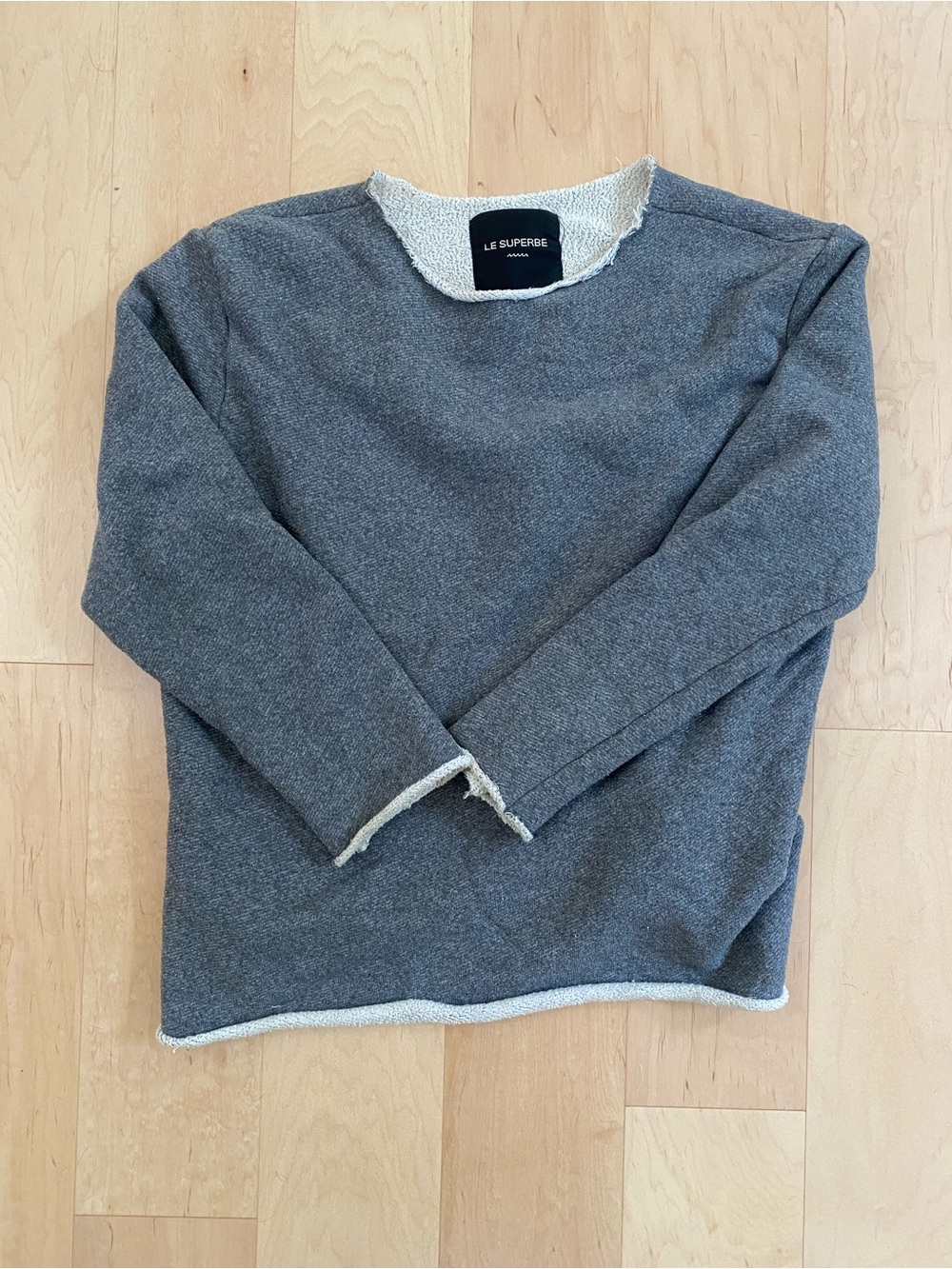 Le Superbe Women’s Gray Crew Sweatshirt with Contrast Trim
